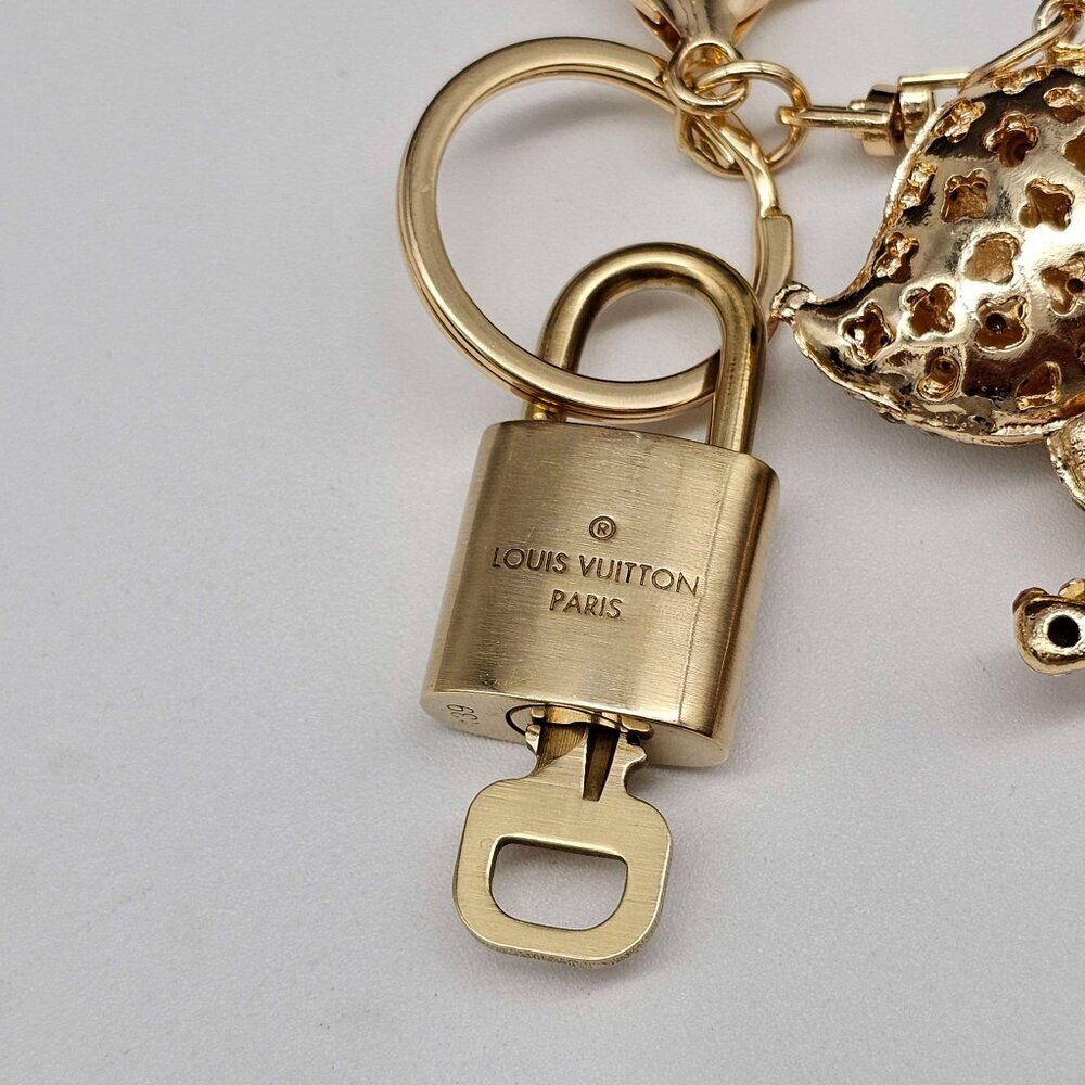 Authentic LV Gold Padlock 🔒Unbranded Dog Keychain Charm for Louis Vuitton Bags - Picture 4 of 7